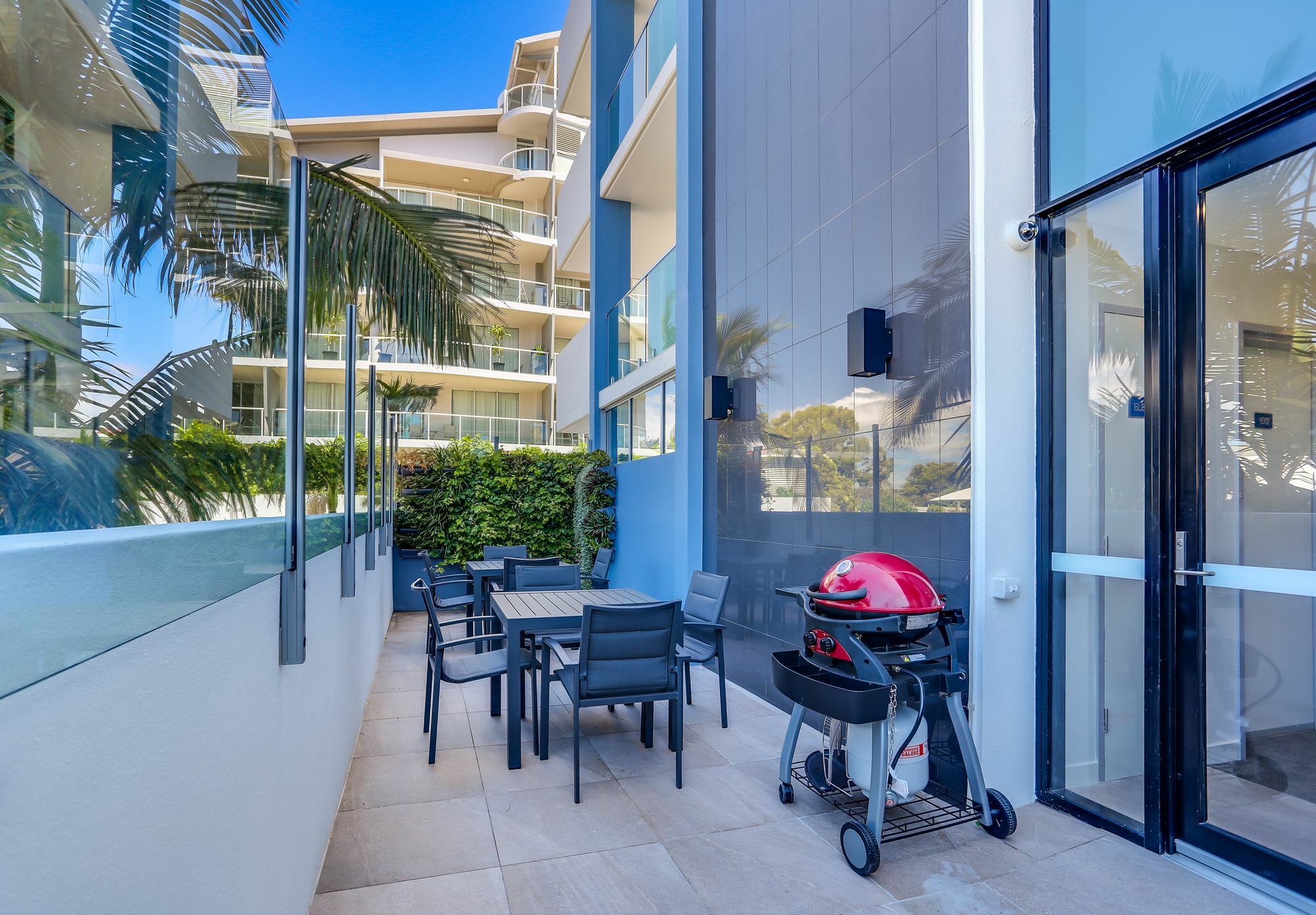 Direct Collective - Sea Breeze Hotel Mooloolaba
