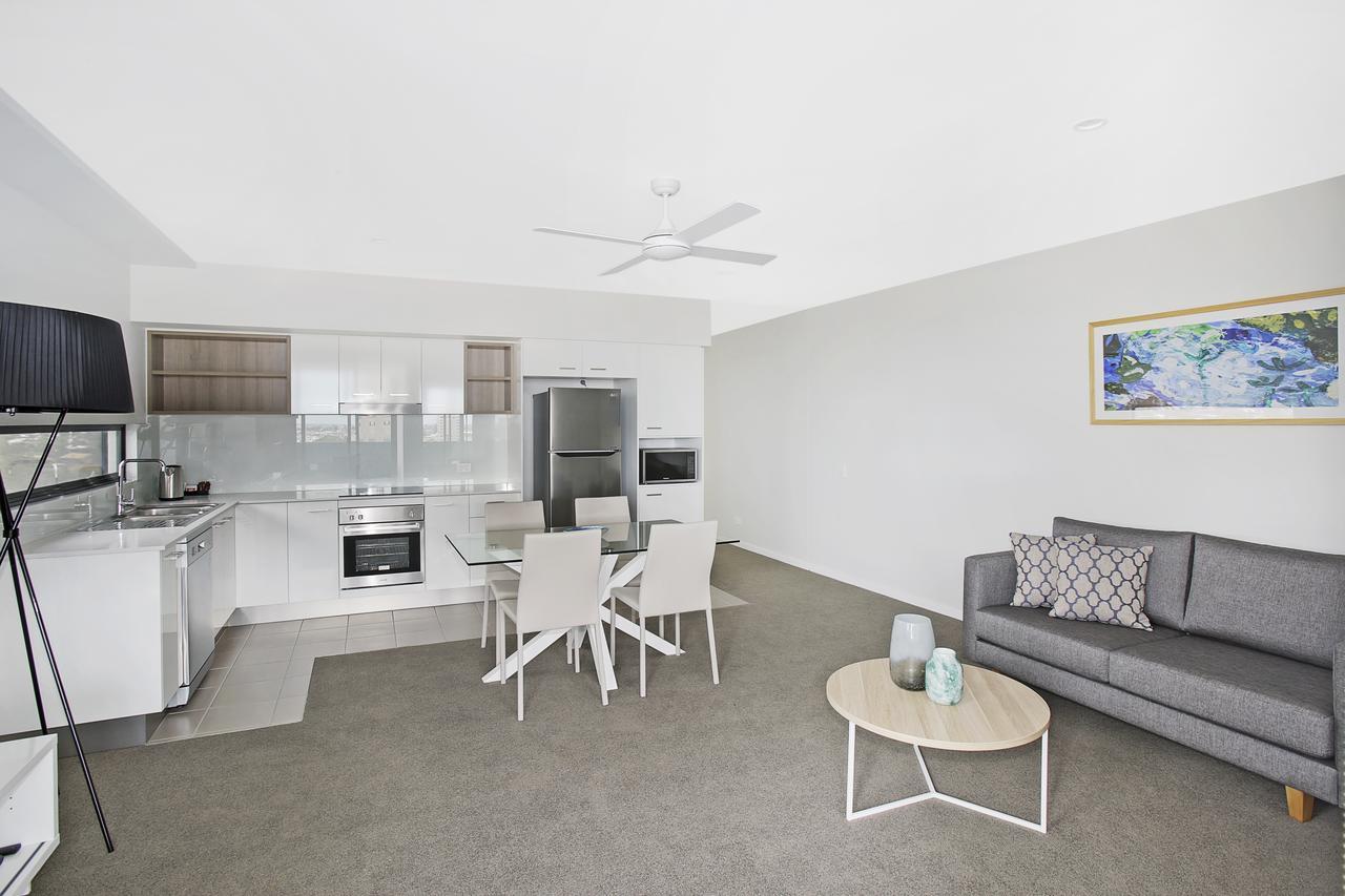 Direct Collective - Sea Breeze Hotel Mooloolaba